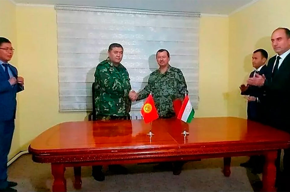 Кыргызстан и Таджикистан договорились отвести войска от границы