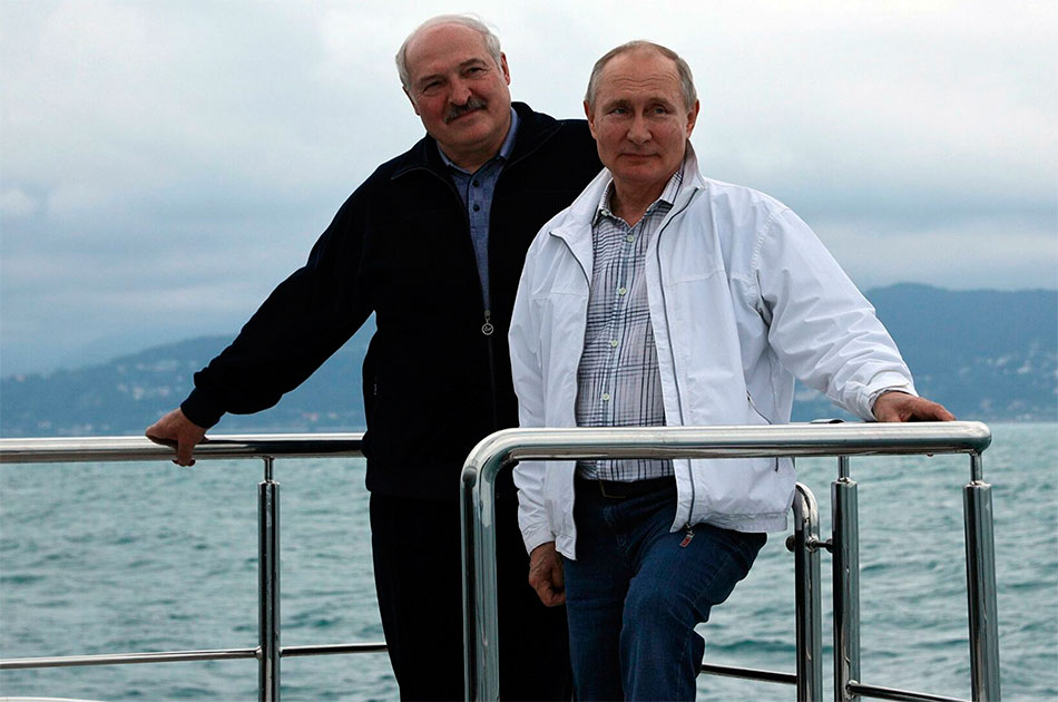 Лукашенко обсудил с Путиным полеты «Белавиа» в Крым