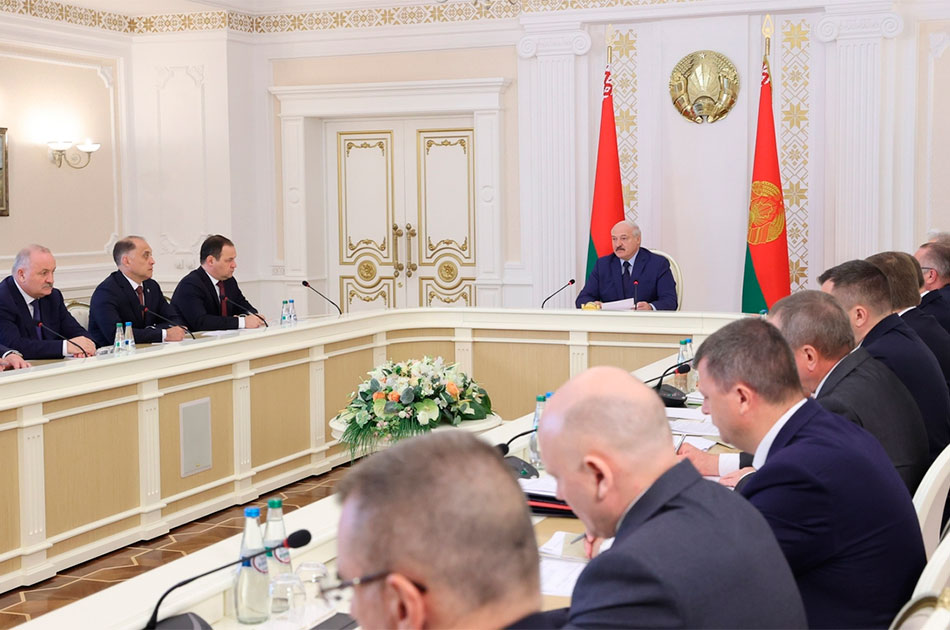 Лукашенко вспомнил о Средней Азии и пригрозил, что ЕС будет объезжать Белоруссию через Северный полюс