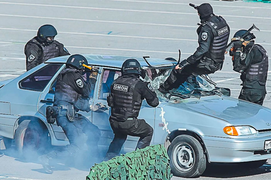 В России принят скандальный закон о праве полиции вскрывать автомобили