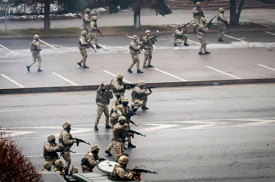 Военные зачистили площадь Республики в Алма-Ате. Есть убитые