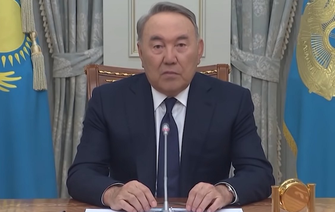 В Казахстане Назарбаева хотят лишить  статуса елбасы и других привилегий