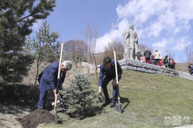 В Армении открыли памятник Пушкину