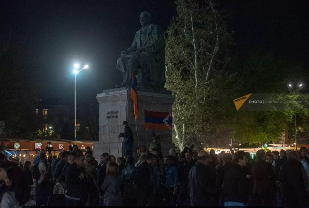 Я никуда отсюда не уйду: в Армении оппозиция объявила о бессрочной акции протеста