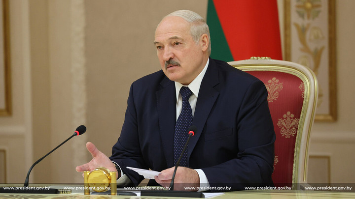 Лукашенко пригрозил «снести голову» любому, кто нарушит покой Белоруссии