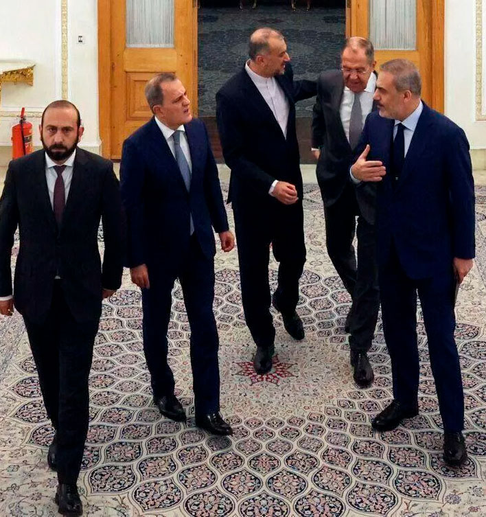 В Тегеране встретились главы МИД Армении и Азербайджана