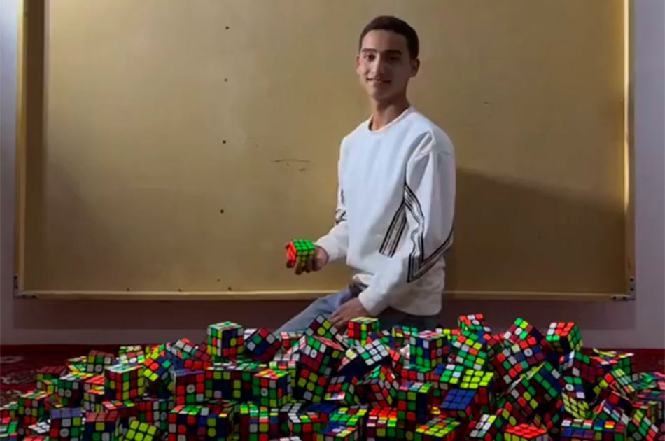 Узбекский художник картиной из кубиков Рубика поддержал палестинцев