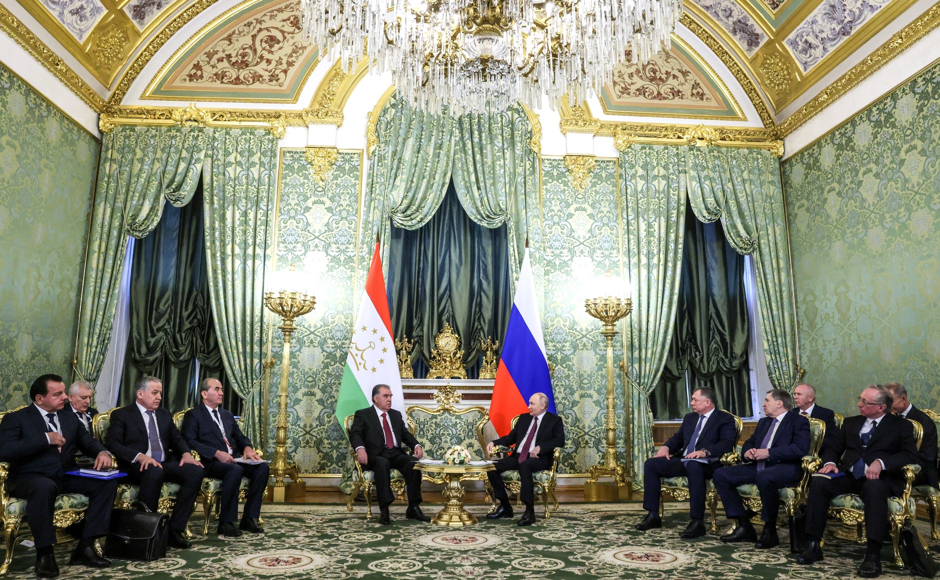 Путин в Кремле принял президента Таджикистана, поговорили с глазу на глаз