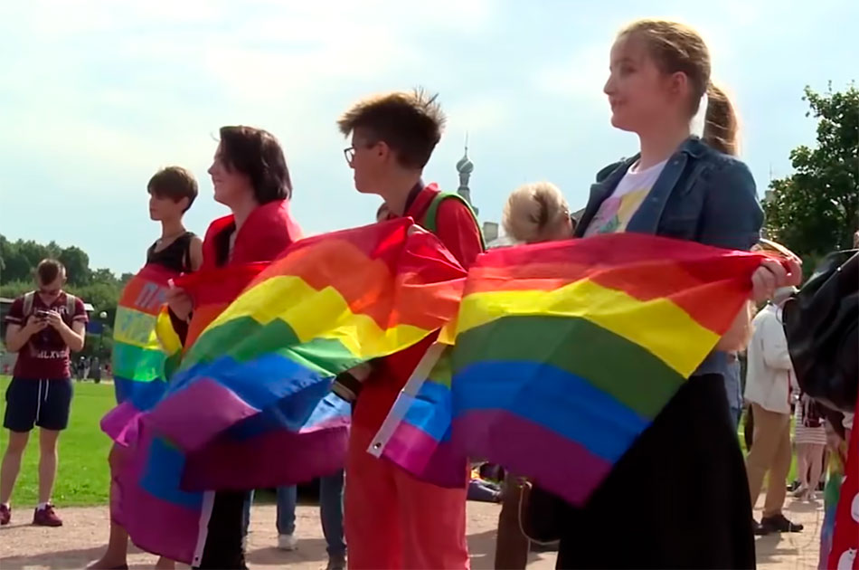 Верховный суд России запретил общественное движение ЛГБТ* и признал экстремистским