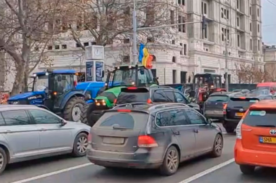 Протесты фермеров в Молдове: по Кишиневу проехала колонна из сотни тракторов