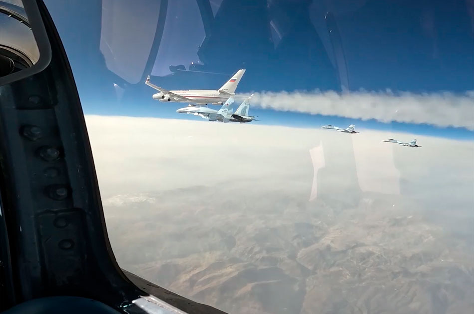В США оценили, как Су-35 сопровождали борт Путина во время полета на Ближний Восток